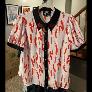 SOLD Lipstick-Print Collared Blouse Unique Vintage